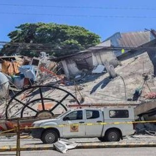 Terremoto nelle Filippine, sale il bilancio dei morti: sono oltre 40 Terremoto nelle Filippine, sale il bilancio dei morti: sono oltre 40