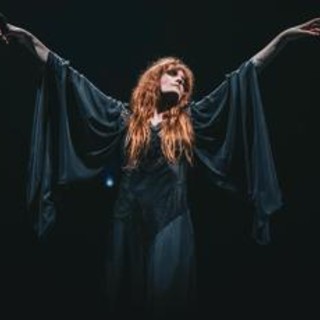 Florence and The Machine, a Milano il sogno (goth) di una notte di mezza estate Florence and The Machine, a Milano il sogno (goth) di una notte di mezza estate
