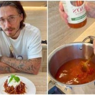 Brooklyn Beckham prepara spaghetti all'arrabbiata, ma i social lo 'bocciano' Brooklyn Beckham prepara spaghetti all'arrabbiata, ma i social lo 'bocciano'