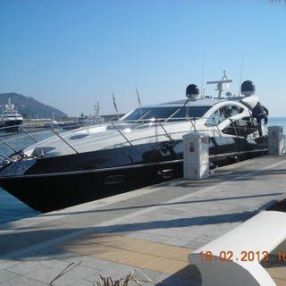 Imperia: yacht rimane a secco nella notte, equipaggio portato a destinazione dalla guardia costiera Imperia: yacht rimane a secco nella notte, equipaggio portato a destinazione dalla guardia costiera