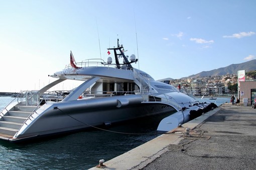 Sanremo: attracca a Porto Sole lo yacht "Galaxy of Happiness", il trimarano di lusso più lungo al mondo Sanremo: attracca a Porto Sole lo yacht "Galaxy of Happiness", il trimarano di lusso più lungo al mondo
