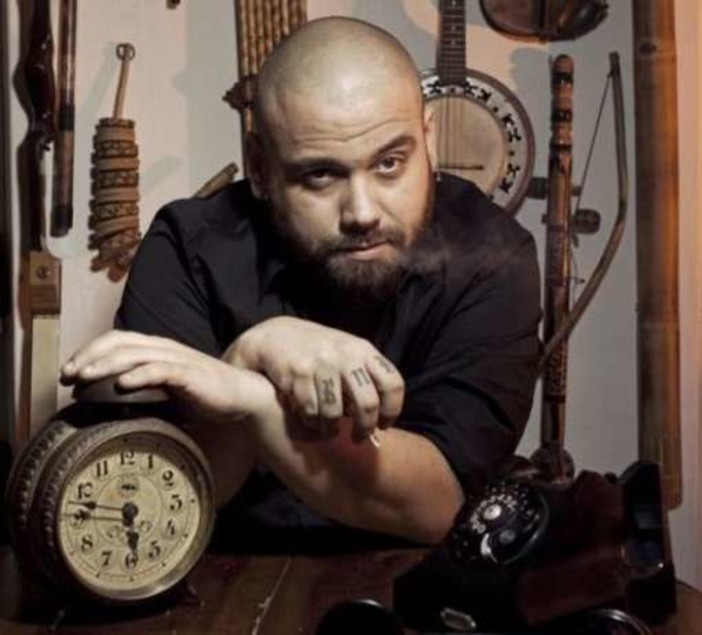 Il cantautore Zibba ospite questa mattina alle 11.45 ai microfoni di Radio Onda Ligure 101