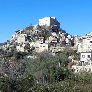 Domenica prossima con 'Monesi Young' escursione da Zuccarello a Rocca Barbena, sulla Via del Sale