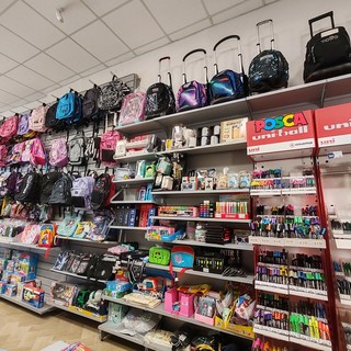 Un aiuto alle famiglie in difficoltà, a Vallecrosia torna lo "zaino sospeso" (Foto) Un aiuto alle famiglie in difficoltà, a Vallecrosia torna lo "zaino sospeso" (Foto)