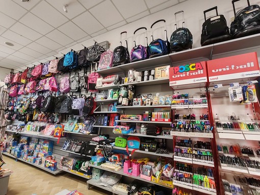 Un aiuto alle famiglie in difficoltà, a Vallecrosia torna lo "zaino sospeso" (Foto) Un aiuto alle famiglie in difficoltà, a Vallecrosia torna lo "zaino sospeso" (Foto)