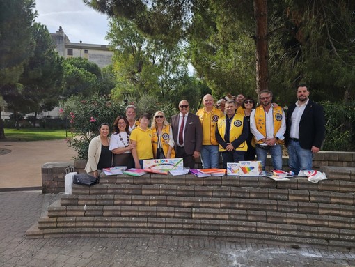 Un aiuto alle famiglie in difficoltà, Vallecrosia al Mare aderisce allo "zaino sospeso" (Foto) Un aiuto alle famiglie in difficoltà, Vallecrosia al Mare aderisce allo "zaino sospeso" (Foto)