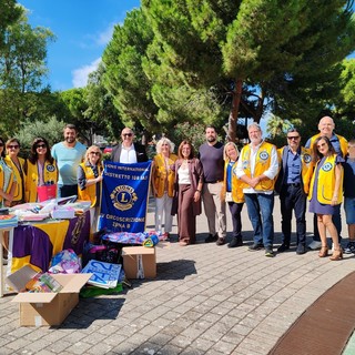 Un aiuto alle famiglie in difficoltà con lo "zaino sospeso": Vallecrosia aderisce all'iniziativa dei Lions (Foto e video)