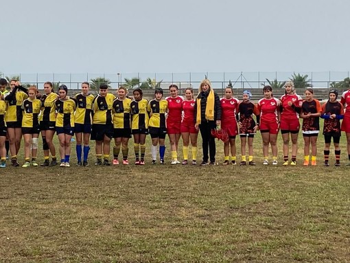 Un minuto di silenzio al campo di rugby per il 'Zonta says no to violence against women' Un minuto di silenzio al campo di rugby per il 'Zonta says no to violence against women'