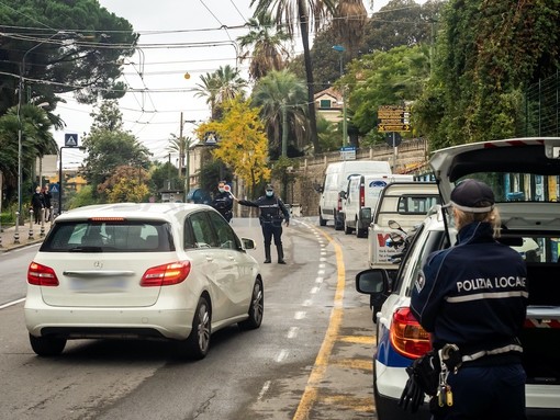 Sanremo: zona arancione, scattano i controlli della Polizia Locale sul rispetto del DPCM anti Covid