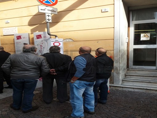 Ventimiglia: rubati i cartelli provvisori degli orari ZTL installati all’inizio di via Garibaldi nel centro storico Ventimiglia: rubati i cartelli provvisori degli orari ZTL installati all’inizio di via Garibaldi nel centro storico