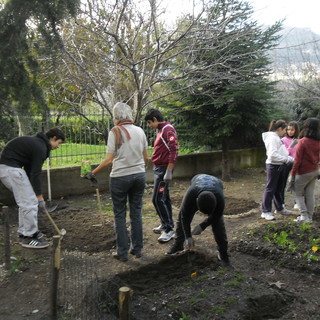 Ventimiglia: 'Coltivare per coltivarci', il laboratorio didattico delle scuole medie di Roverino 'L’orto a scuola'